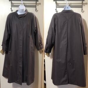 Vintage 1970’s London Fog Trench Coat Petite